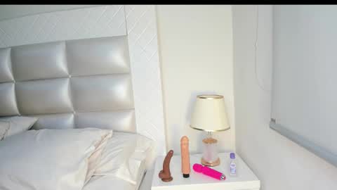 Snapshot of ammycollins28 chatting on 09/11/25, 02:44    online show from 09/11/25, 02:44