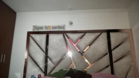 Snapshot of ammytylorxx chatting on 12/20/25, 02:18 Ammy online show from 12/20/25, 02:18