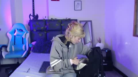 Amnesia online show from 10/06/25, 12:35