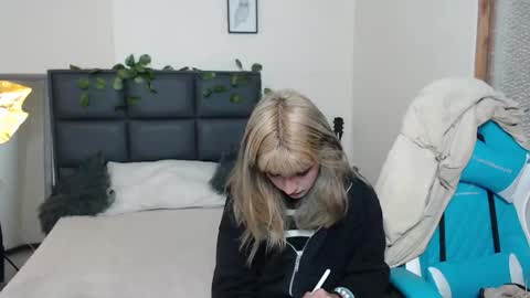 Amnesia online show from 11/20/25, 01:44