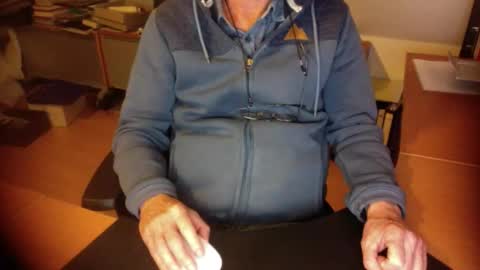 Amor2200 online show from 10/28/25, 06:54