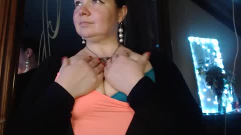 Snapshot of amorelara chatting on 12/02/24, 02:52 amorelara online show from 12/02/24, 02:52