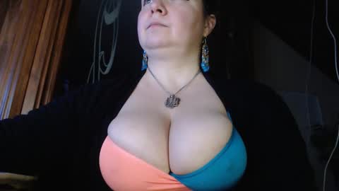 Snapshot of amorelara chatting on 01/10/25, 05:05 amorelara online show from 01/10/25, 05:05