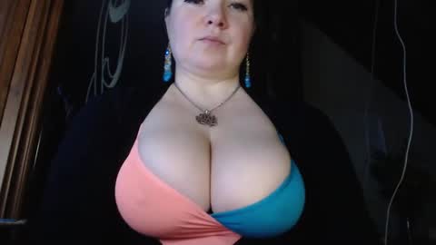 Snapshot of amorelara chatting on 01/11/25, 04:59 amorelara online show from 01/11/25, 04:59