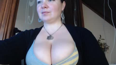 Snapshot of amorelara chatting on 01/26/25, 07:42 amorelara online show from 01/26/25, 07:42