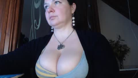 Snapshot of amorelara chatting on 01/31/25, 02:28 amorelara online show from 01/31/25, 02:28