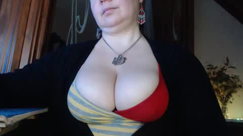 Snapshot of amorelara chatting on 02/02/25, 06:58 amorelara online show from 02/02/25, 06:58