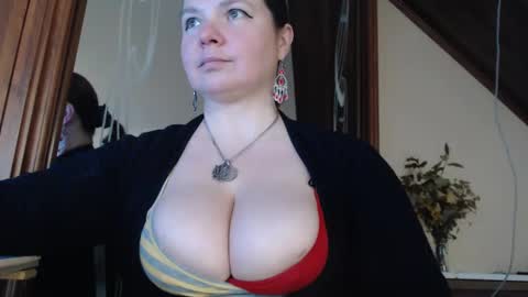 Snapshot of amorelara chatting on 02/10/25, 12:29 amorelara online show from 02/10/25, 12:29