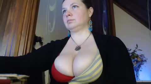 Snapshot of amorelara chatting on 02/17/25, 01:10 amorelara online show from 02/17/25, 01:10