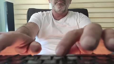 Snapshot of amorlin chatting on 04/06/26, 12:28 AmorLin online show from 04/06/26, 12:28