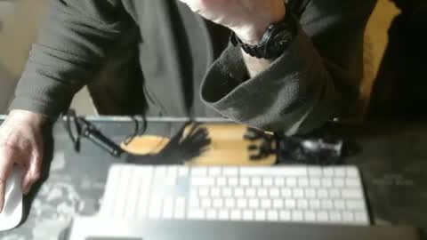 Snapshot of amslave4f chatting on 04/15/26, 07:37 amslave4f online show from 04/15/26, 07:37