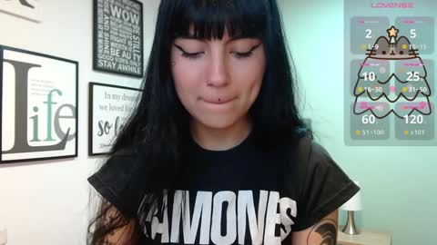 Snapshot of amy__adams1 chatting on 12/18/24, 04:53 Amy 3 online show from 12/18/24, 04:53