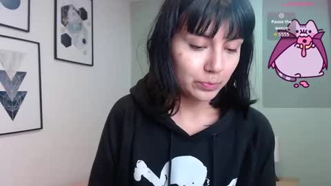 Snapshot of amy__adams1 chatting on 10/17/25, 04:37 Amy 3 online show from 10/17/25, 04:37