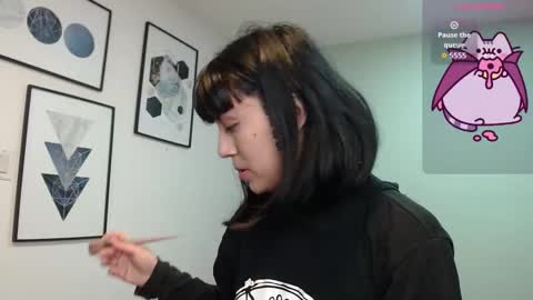 Snapshot of amy__adams1 chatting on 11/28/25, 04:37 Amy 3 online show from 11/28/25, 04:37