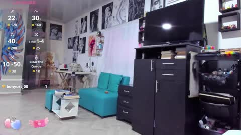 Snapshot of amy_and_eloise chatting on 02/28/25, 10:39 AmyEloise online show from 02/28/25, 10:39