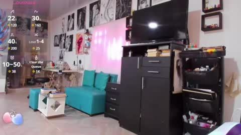 Snapshot of amy_and_eloise chatting on 03/03/25, 08:00 AmyEloise online show from 03/03/25, 08:00