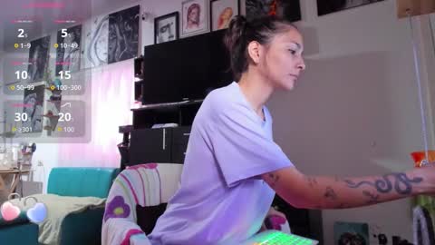 Snapshot of amy_and_eloise chatting on 09/10/25, 04:18 AmyEloise online show from 09/10/25, 04:18