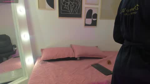 Snapshot of amy_fox2 chatting on 03/10/26, 12:43 Amy online show from 03/10/26, 12:43