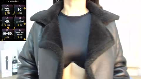 Snapshot of amy_le chatting on 02/23/26, 01:19 Amy online show from 02/23/26, 01:19