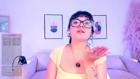 Snapshot of amy_lit chatting on 03/08/26, 02:04 Hello I am Allison Welcome to my room and let is have a good time together whith me online show from 03/08/26, 02:04