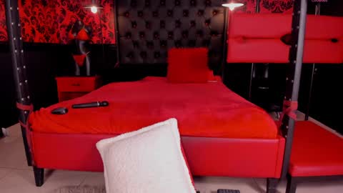 Snapshot of amy_sl4ve chatting on 01/28/25, 04:50 AMY MILAN My schedule - 2200 - 0600 GMT -5 online show from 01/28/25, 04:50