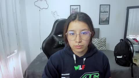 Amy sophia 3 online show from 10/03/25, 12:02