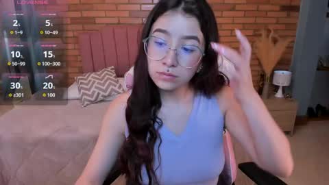 Snapshot of amy_sophiaa chatting on 05/19/26, 11:27 Amy sophia 3 online show from 05/19/26, 11:27