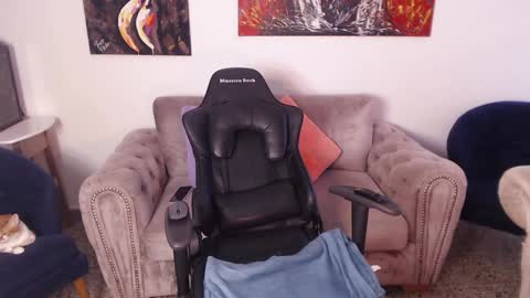 Snapshot of amy_stiward chatting on 01/18/25, 10:39 Mia Cristancho online show from 01/18/25, 10:39