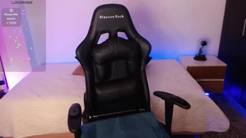 Snapshot of amy_stiward chatting on 11/10/25, 10:09 Mia Cristancho online show from 11/10/25, 10:09