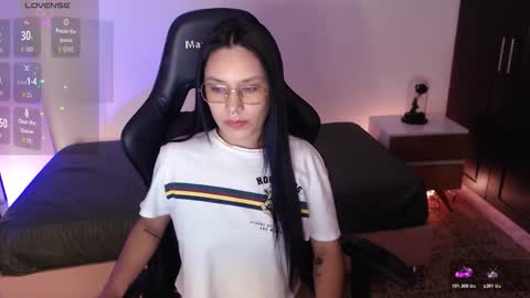 Snapshot of amy_stiward chatting on 12/04/25, 07:22 Mia Cristancho online show from 12/04/25, 07:22