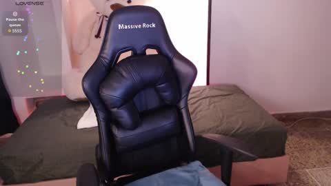 Snapshot of amy_stiward chatting on 02/06/26, 09:29 Mia Cristancho online show from 02/06/26, 09:29