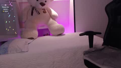 Snapshot of amy_stiward chatting on 02/19/26, 09:22 Mia Cristancho online show from 02/19/26, 09:22