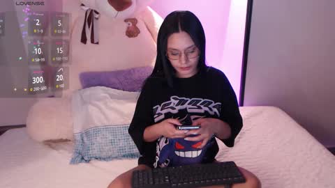 Snapshot of amy_stiward chatting on 02/26/26, 08:52 Mia Cristancho online show from 02/26/26, 08:52