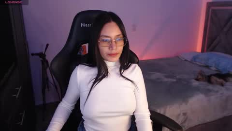 Snapshot of amy_stiward chatting on 03/19/26, 08:13 Mia Cristancho online show from 03/19/26, 08:13