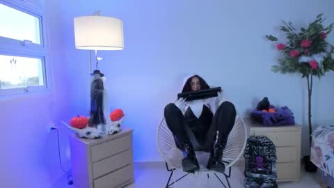 Amely online show from 10/31/25, 02:29