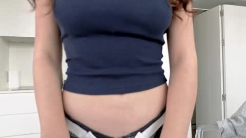 Snapshot of amyalwayshere chatting on 04/20/26, 02:42 girl next door named Amy online show from 04/20/26, 02:42