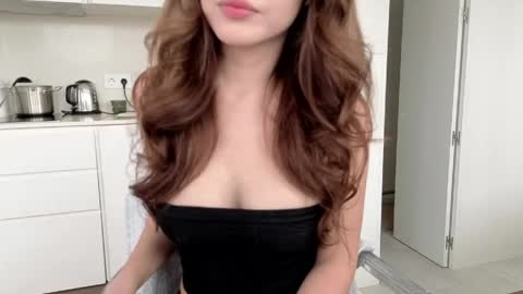 Snapshot of amyalwayshere chatting on 04/23/26, 02:19 girl next door named Amy online show from 04/23/26, 02:19