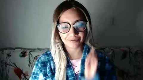 Snapshot of amycosplay99 chatting on 12/28/24, 02:33 amycosplay99 online show from 12/28/24, 02:33