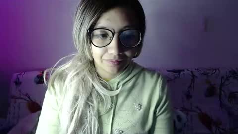 Snapshot of amycosplay99 chatting on 01/01/25, 02:20 amycosplay99 online show from 01/01/25, 02:20