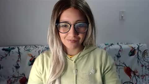 Snapshot of amycosplay99 chatting on 01/03/25, 03:49 amycosplay99 online show from 01/03/25, 03:49