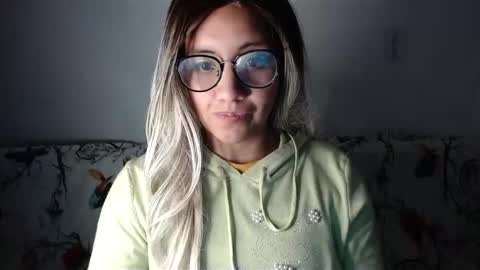 Snapshot of amycosplay99 chatting on 01/03/25, 10:52 amycosplay99 online show from 01/03/25, 10:52