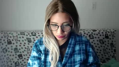 Snapshot of amycosplay99 chatting on 01/27/25, 02:53 amycosplay99 online show from 01/27/25, 02:53