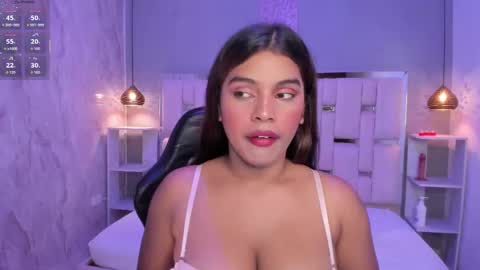 amyevan_ online show from 09/21/25, 09:38