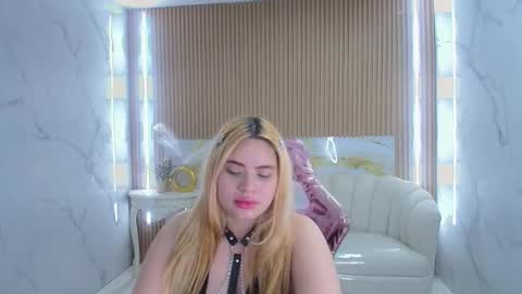 Snapshot of amyg777_s chatting on 10/29/25, 03:31 Amy  online show from 10/29/25, 03:31