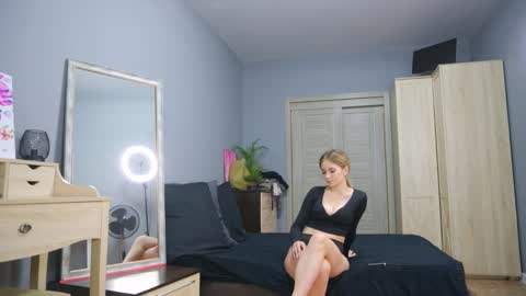 Snapshot of amylanee chatting on 09/18/25, 08:05 amylanee online show from 09/18/25, 08:05