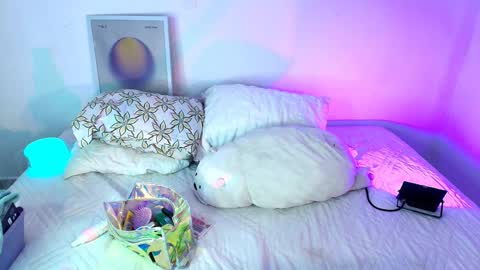 Snapshot of amyolimpo chatting on 04/02/26, 08:50 Amy ... Nice to meet u thumb up me please its important online show from 04/02/26, 08:50