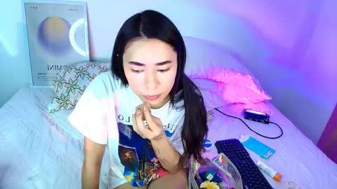 Snapshot of amyolimpo chatting on 04/06/26, 10:44 Amy ... Nice to meet u thumb up me please its important online show from 04/06/26, 10:44