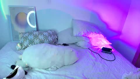 Snapshot of amyolimpo chatting on 04/07/26, 10:53 Amy ... Nice to meet u thumb up me please its important online show from 04/07/26, 10:53