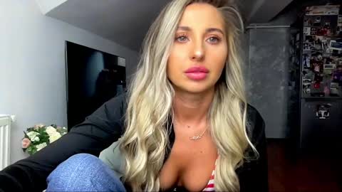 amyroberta92 online show from 01/22/25, 09:57