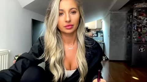 amyroberta92 online show from 01/23/25, 10:22